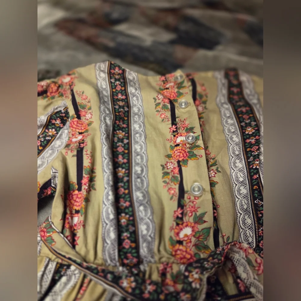 Vintage 70s Handmade Floral Kids Dress w/Velvet Front & Crocheted Applique - Picture 7 of 9